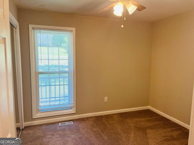 Building Photo - 147 N Lake Dr