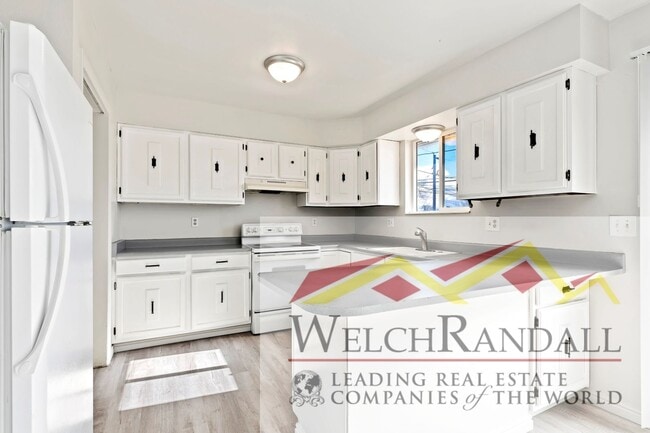 Building Photo - West Valley Home Available NOW!