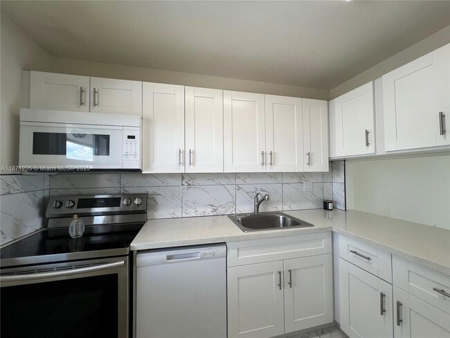Building Photo - 480 W Park Dr