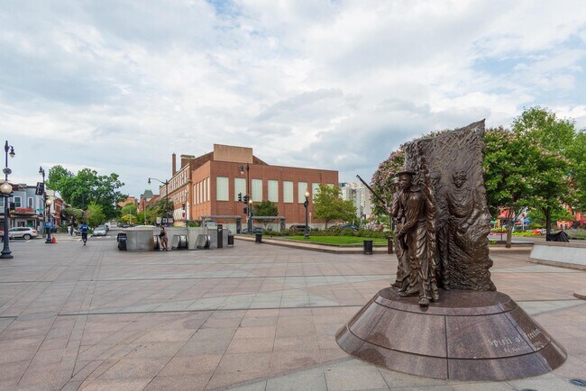 Building Photo - 1907 11th St NW