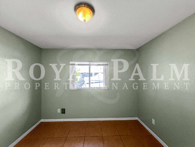 Building Photo - 1909 SW Santa Barbara Pl