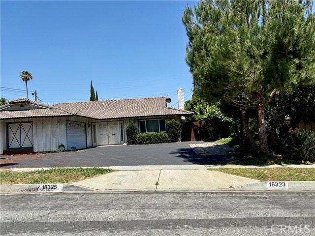 Building Photo - 15323 Via Verita Ave