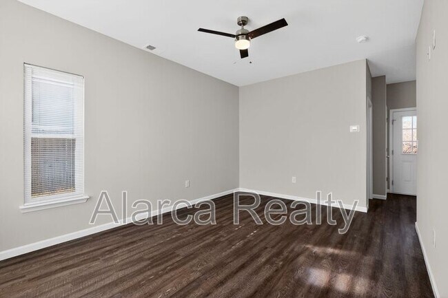 Building Photo - 425 Centerfield Dr