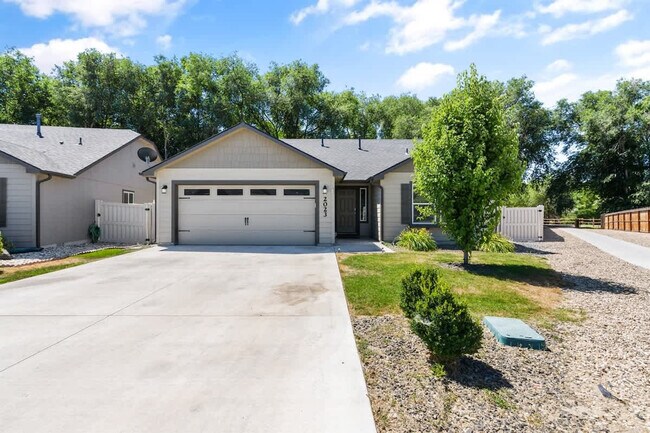 Building Photo - 2023 E Elm Grove Dr