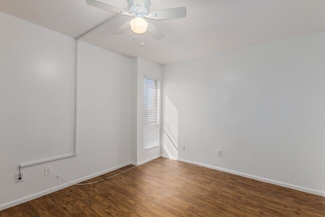 Building Photo - Stadio 3 bedroom townhome