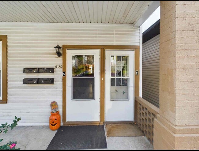 Building Photo - 529 Warwood Ave