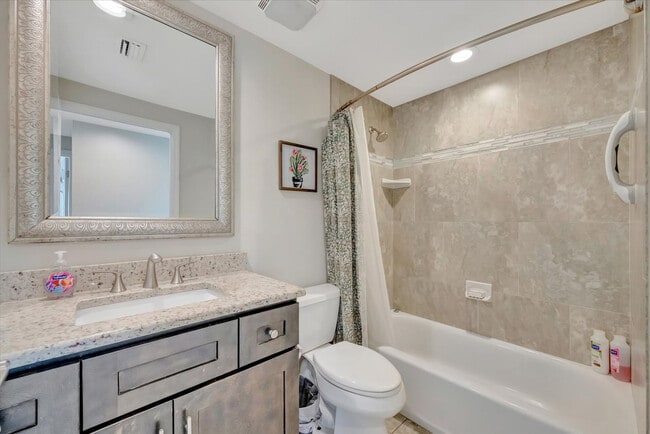 Building Photo - 2529 Croton Ave