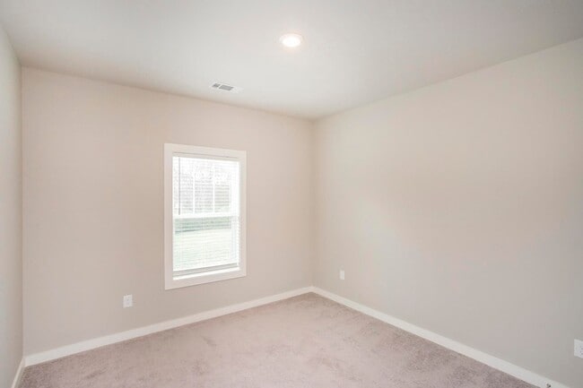 Building Photo - 3637 Hydes Ferry Rd