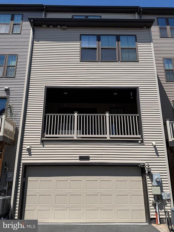Building Photo - 43405 Southland St