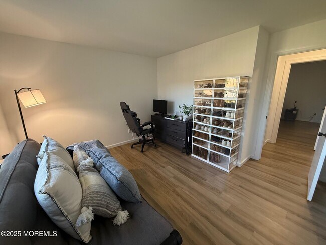 Building Photo - 40 Diane Dr