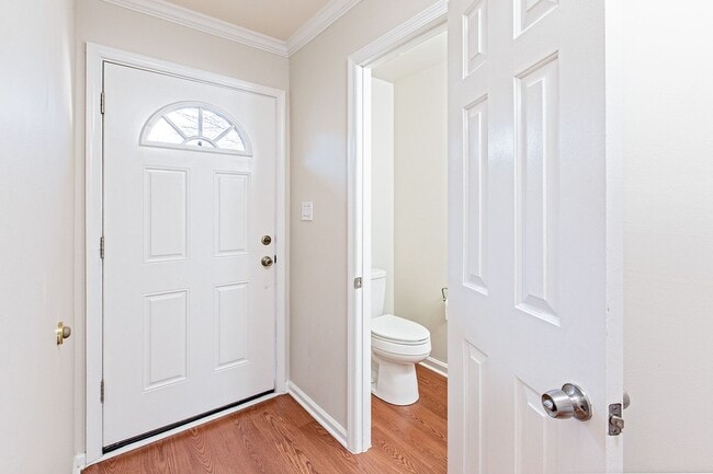 Building Photo - 3 bedroom, 2.5 bath in Mendenhall Village