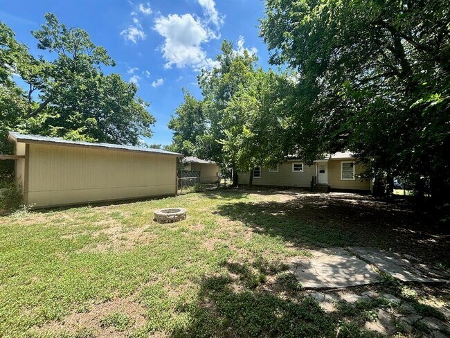 Building Photo - 1408 Romeria Dr