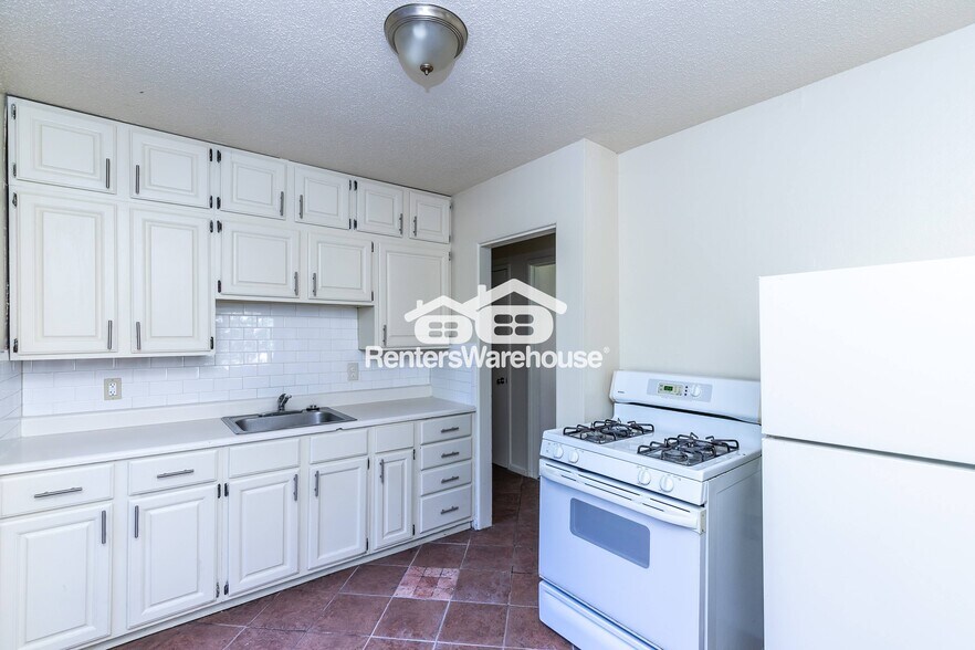 Building Photo - 7707 E 50th Terrace