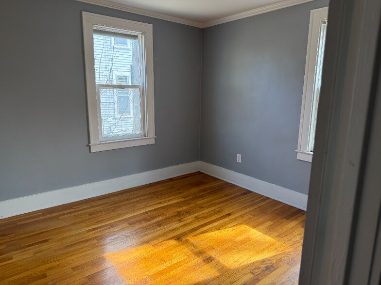 Building Photo - 110 Trowbridge St NE