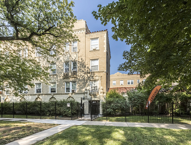 Building Photo - Archive: Wolcott Terrace - 5017 N Wolcott Ave