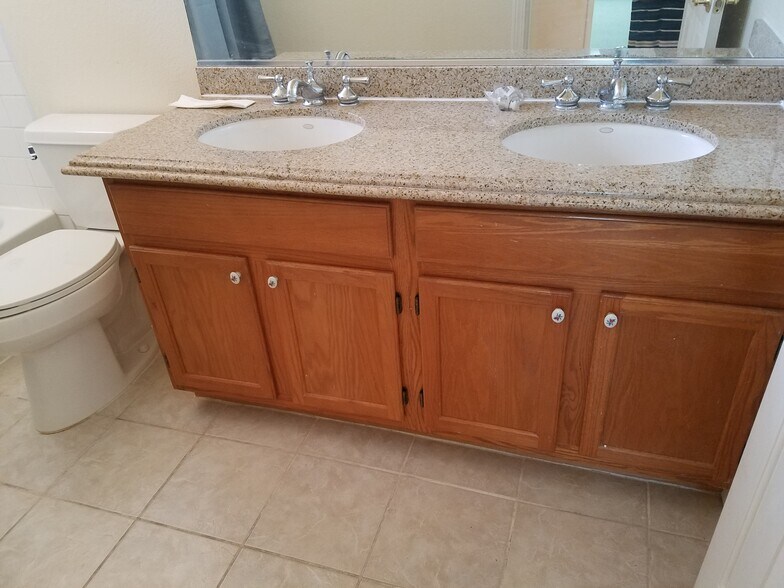 upstairs bath/master - 3745 Bossa Nova Drive