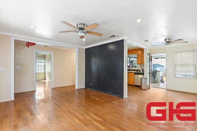 Building Photo - Del Vina Apts