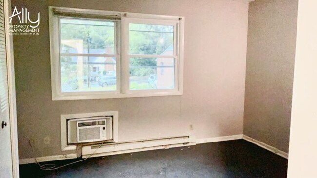 Building Photo - 122 Harmon St