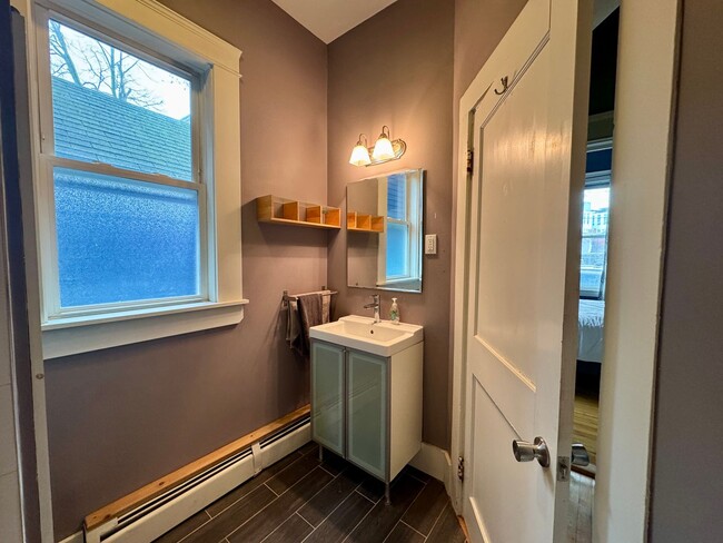 Building Photo - Beautiful 2BD/1BA Portland West End Condo!...