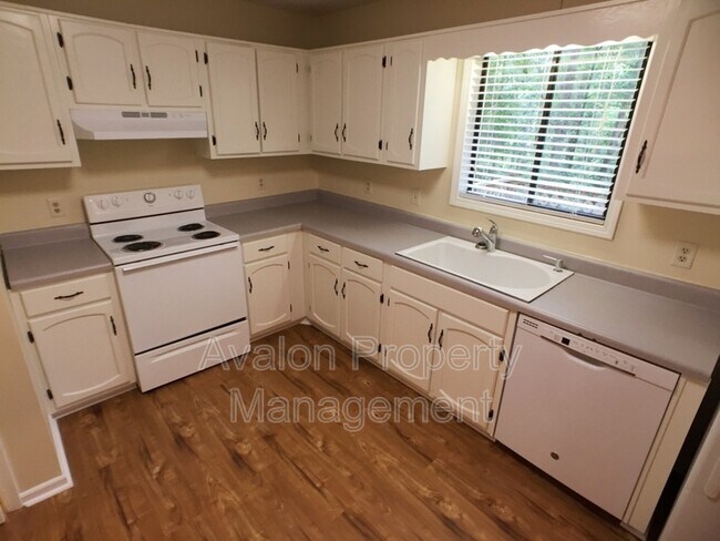 Building Photo - 5040 Woodland Dr NW