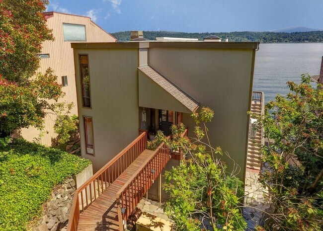 Building Photo - 1120 West Lake Sammamish Pkwy NE