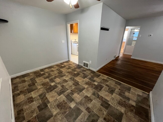 Building Photo - 3 Bed 2 Bath House