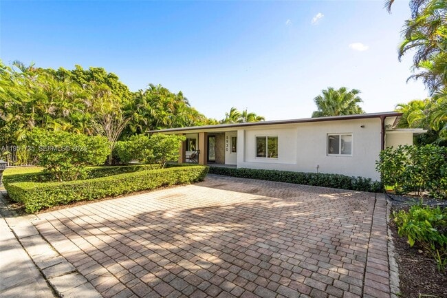 Building Photo - 5930 SW 47th St