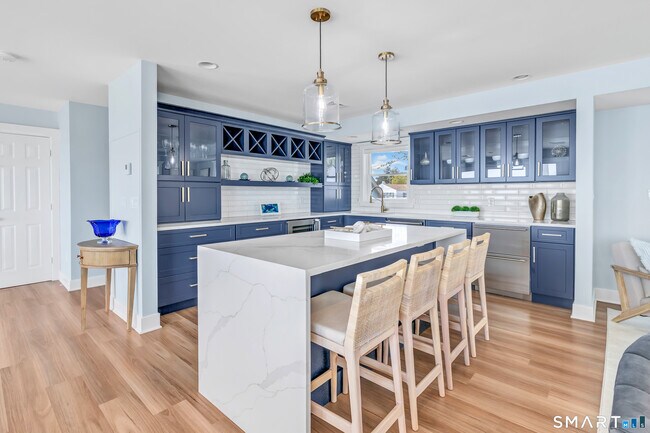 Building Photo - 9 Stowe Ave