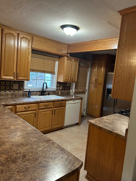 Building Photo - 101 Henley Rd