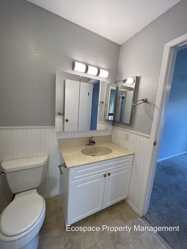 Building Photo - Beautiful Townhouse in Aurora's Mission Vi...