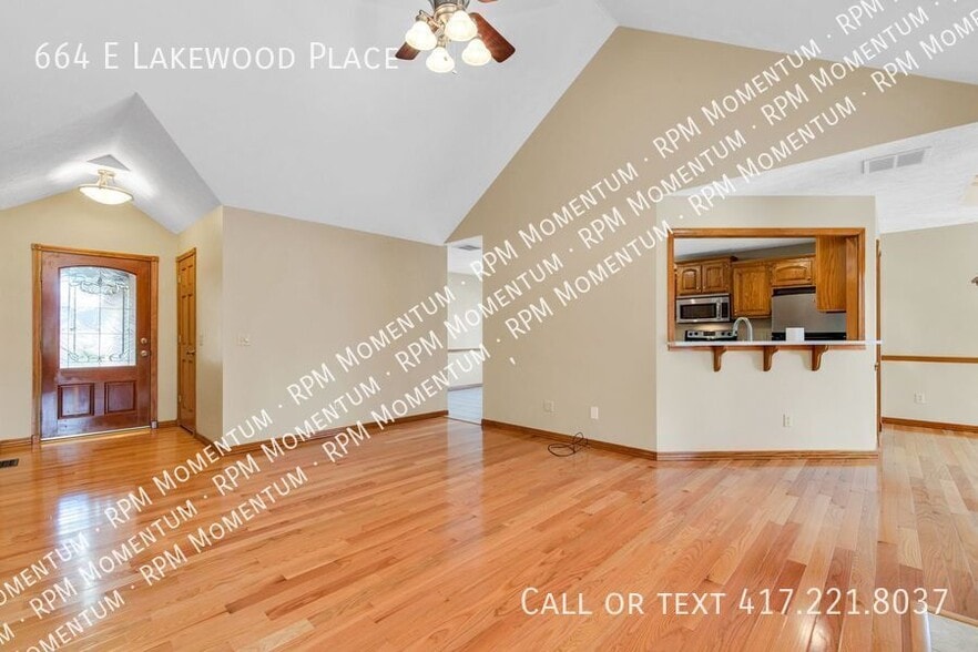 Building Photo - 664 E Lakewood St