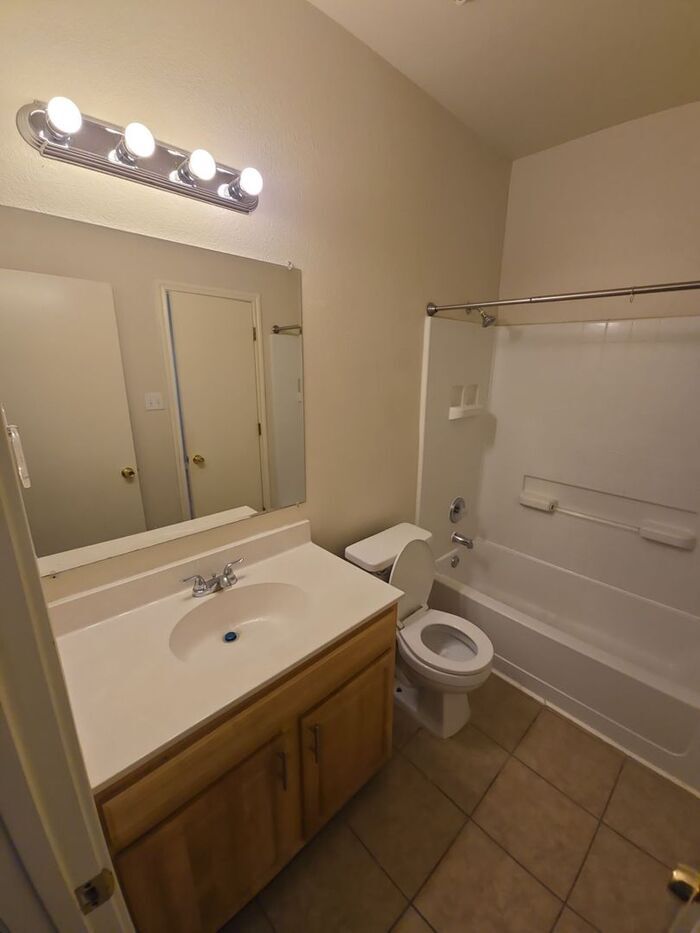 Building Photo - 1125 Map St