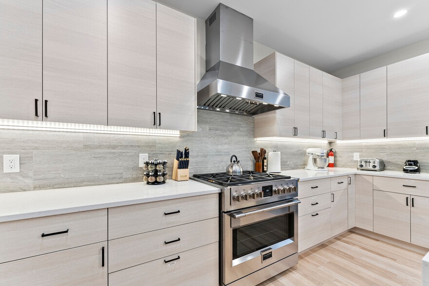 Building Photo - 21 Bolton St