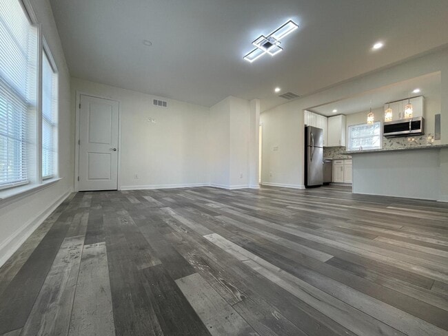 Building Photo - 1784 Temple Ave