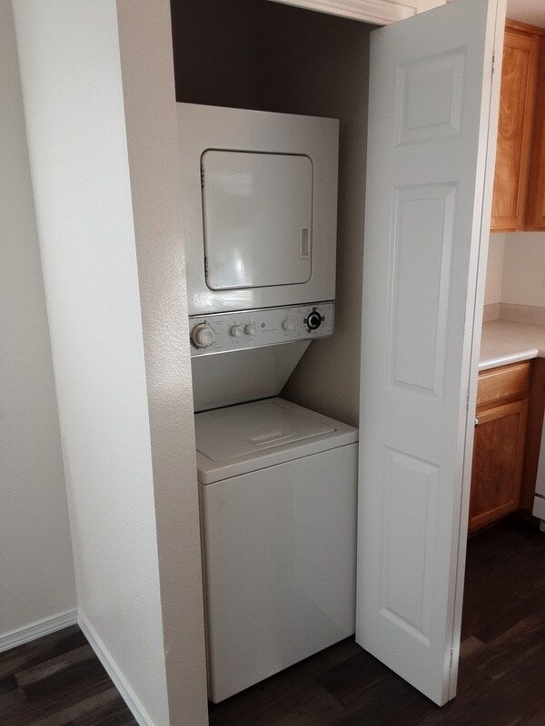 Building Photo - 1872 NE Fairview Ave