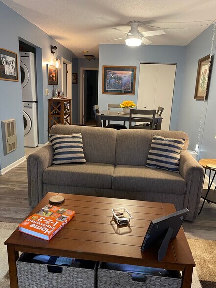 Living Room - 7 Juniper Trl