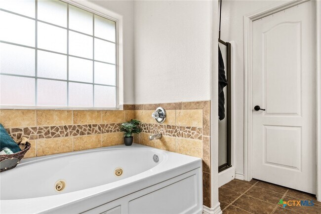 Building Photo - 3711 Dewitt County Ct