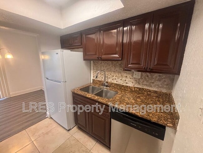 Building Photo - 4725 S Texas Ave