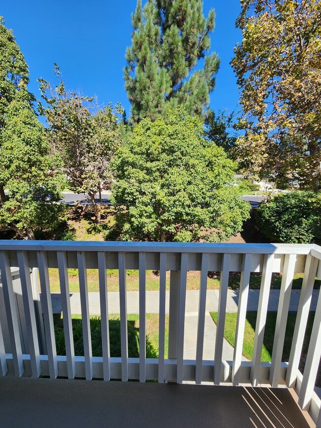 Building Photo - Bright & Beautiful Home Nestled Near Nature and Conveniences