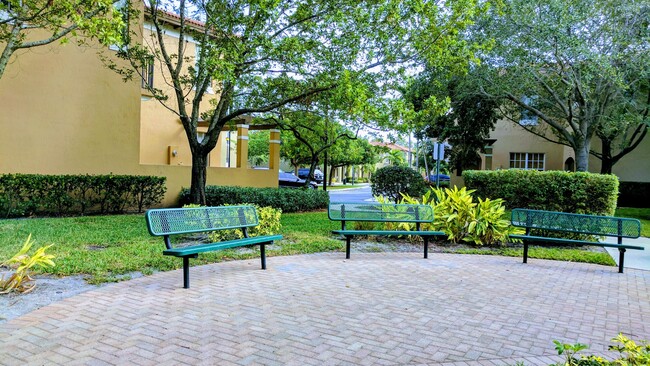 Building Photo - 6890 Julia Gardens Dr