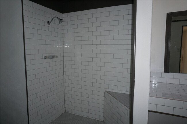Building Photo - 10970 Maywood St