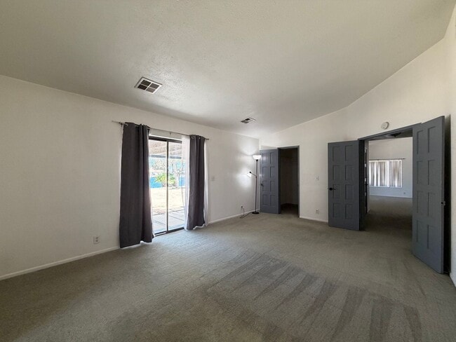 Building Photo - Beautiful 3 Bedroom House Located on Calico Lake