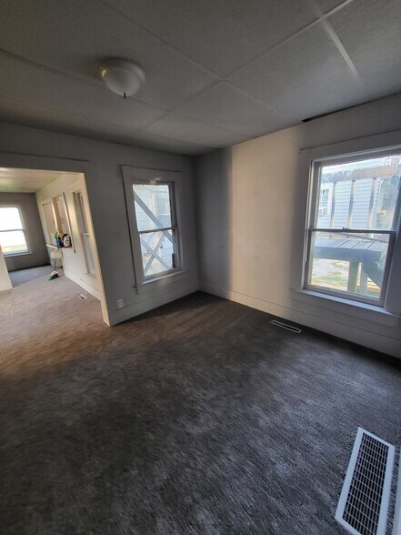 Building Photo - 378 W Division St