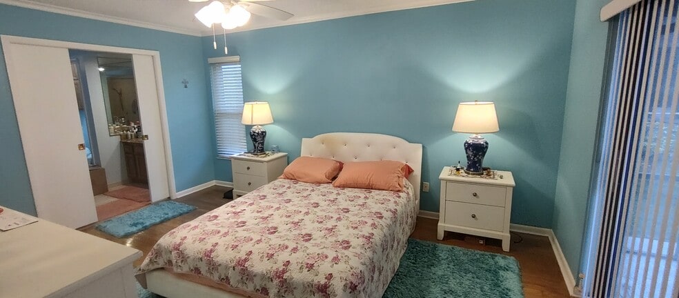 Building Photo - 1132 SE Oriental Ave