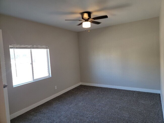Building Photo - 3 BEDROOM**UPGRADES*CLOSE TO AREA SCHOOLS AND SHOPPING CENTERS*