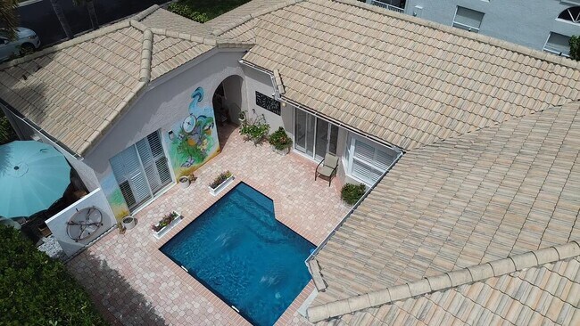 Building Photo - 2076 Cezanne Rd