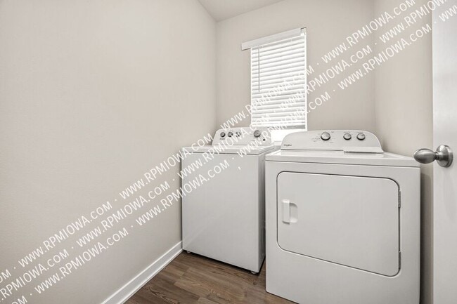 Building Photo - 2578 SE Morningdew Dr