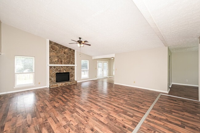 Building Photo - 2468 Mistletoe Ln SW