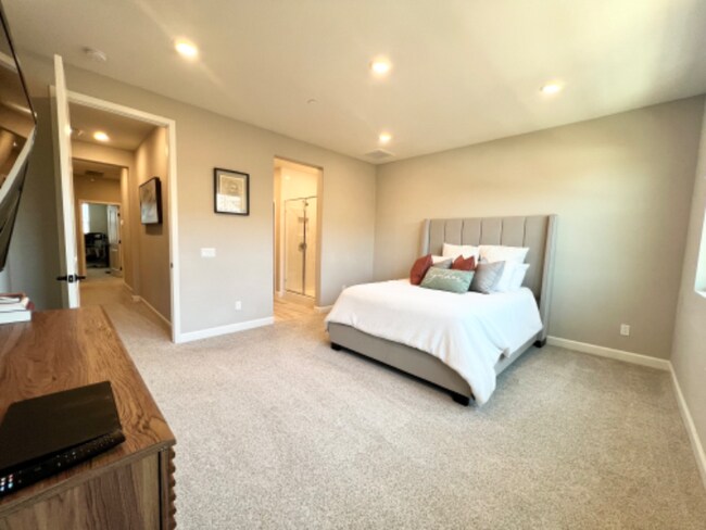 Building Photo - 1096 Delpy View Point