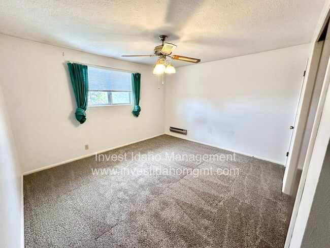 Building Photo - 2518 W Orchard Ave